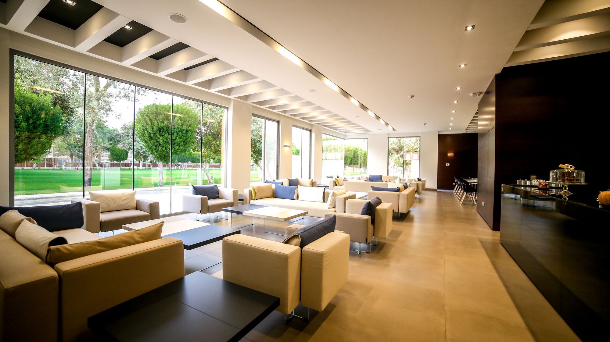 M Executive Residence & Boutique Hotel - Adults Only Эль-Хубар Экстерьер фото